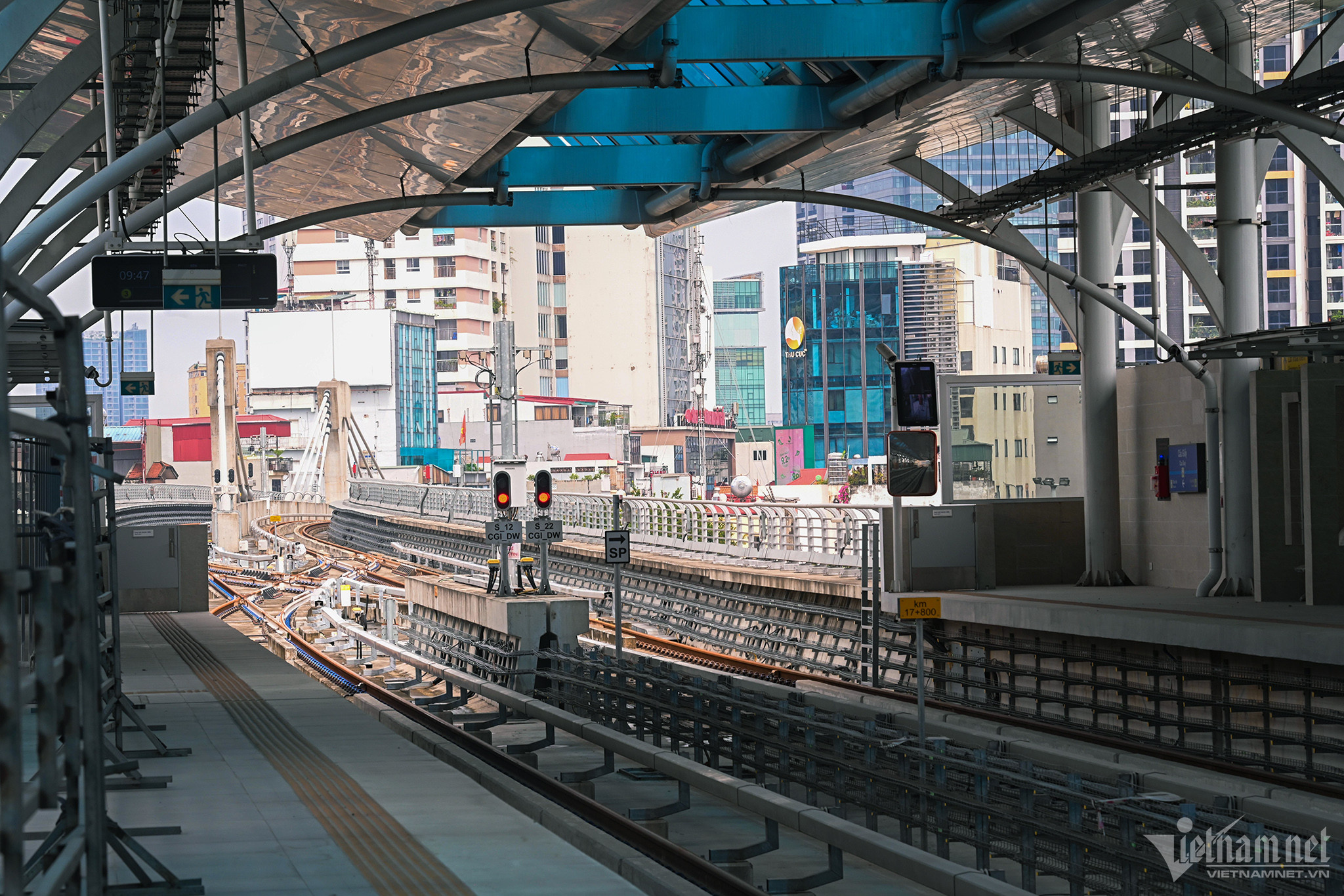 Bên trong nhà ga tuyến metro được đợi chờ hơn thập kỷ của Hà Nội