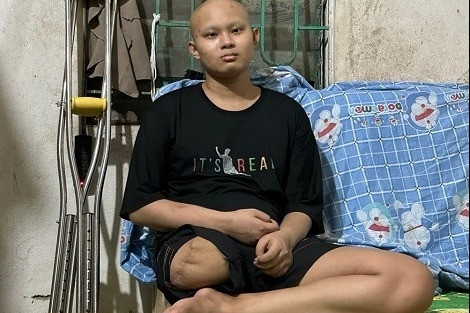 Bị ung thư xương, nam sinh lớp 11 tuyệt vọng vì