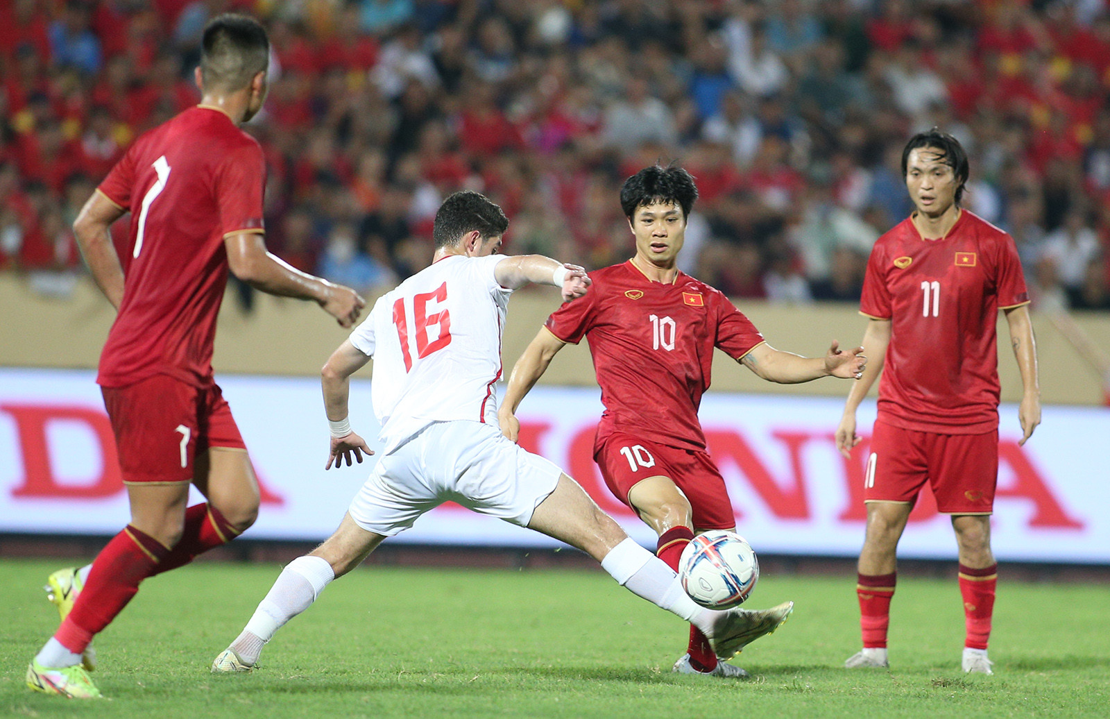 Hàn Quốc gây thất vọng, Iran và Uzbekistan tiến gần tấm vé dự World Cup