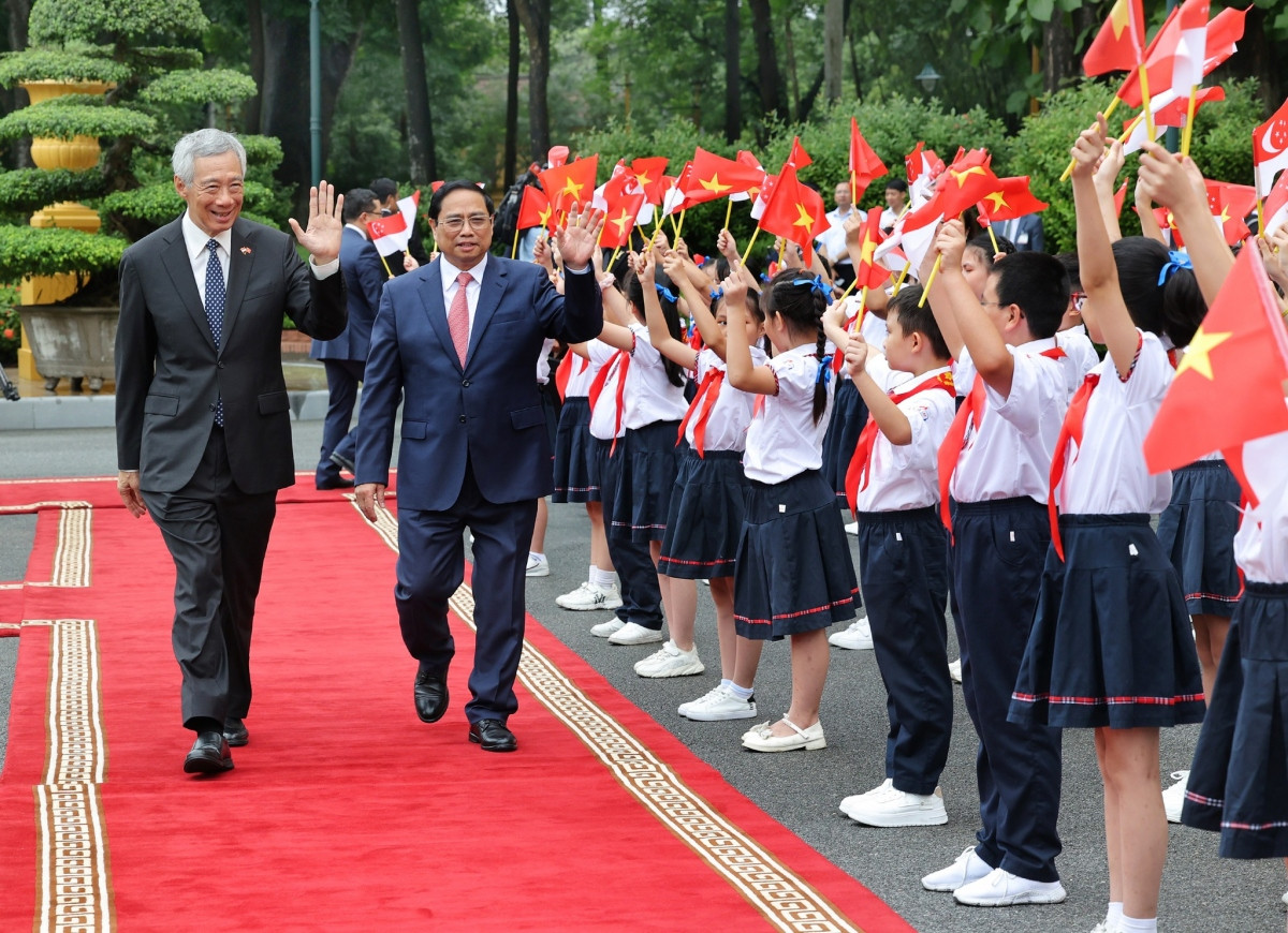 singaporean pm posts images of vietnam trip on facebook picture 2