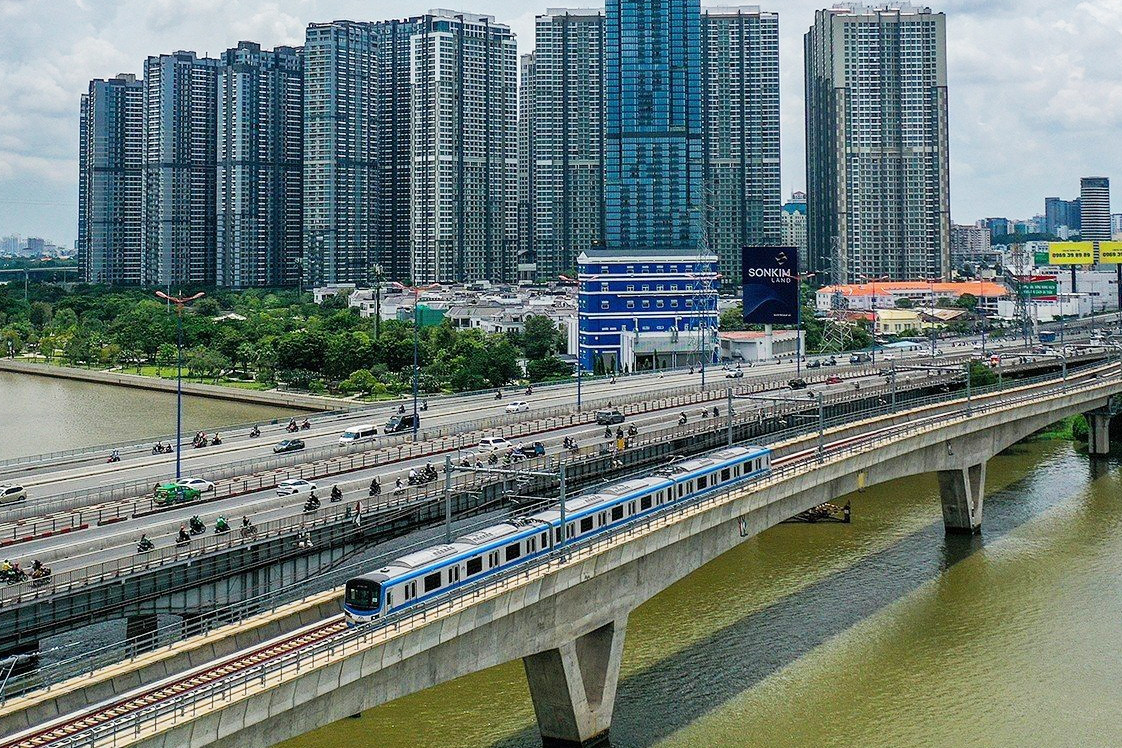 Tàu metro xuất hiện trên các cung đường TP.HCM