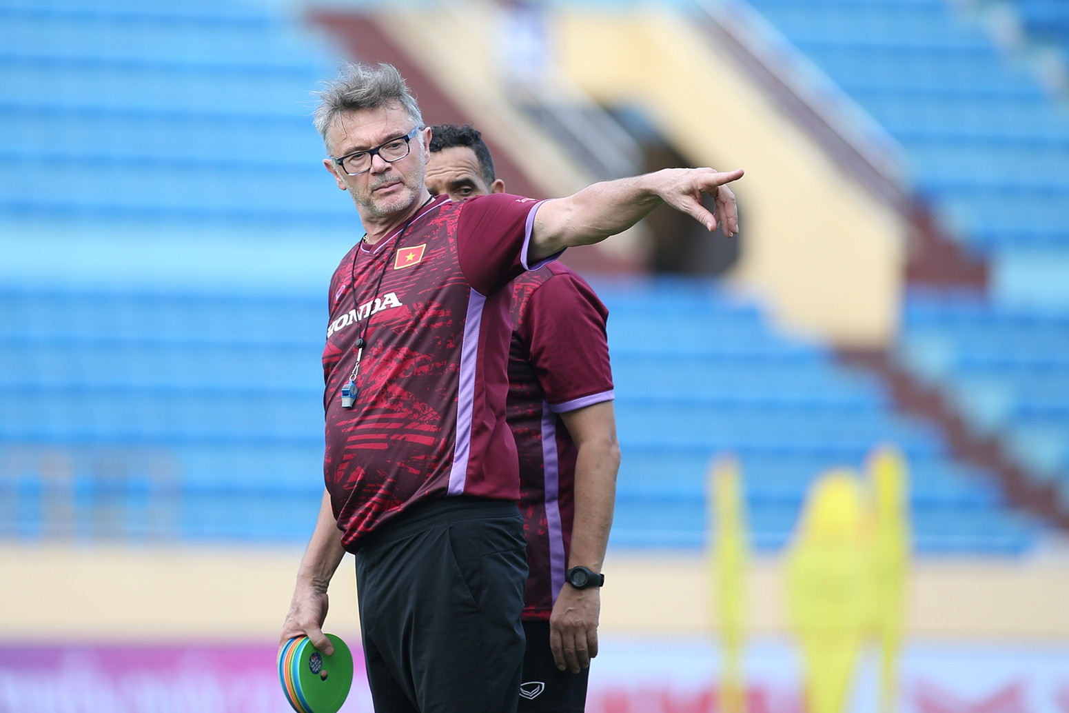 Tuyển Việt Nam: HLV Troussier và những thay đổi đầu tiên