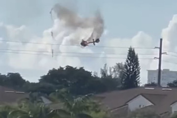 Video trực thăng cháy lớn trước khi rơi xuống nhà dân ở Mỹ