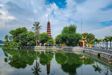 Iwandered suggests itinerary to Hanoi and neighbouring localities