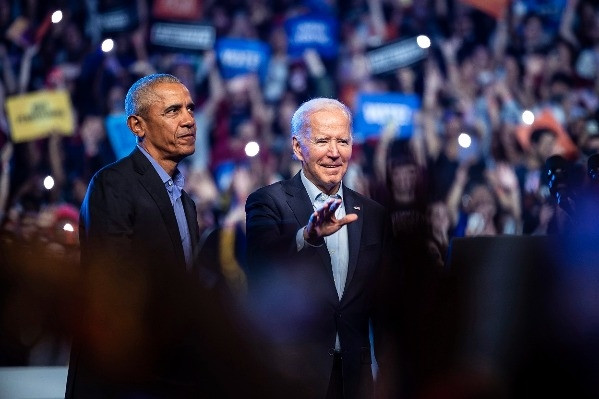 Ông Obama cảnh báo Tổng thống Biden về cuộc tái đấu với ông Trump