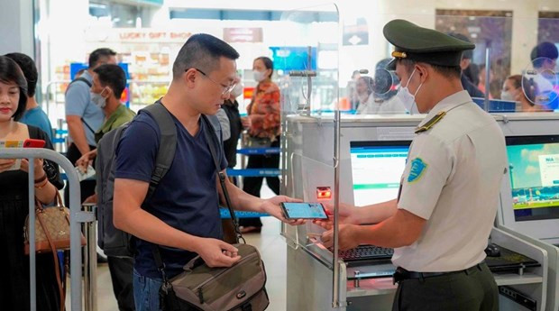 Passengers welcome VNeID use for air travel check-in