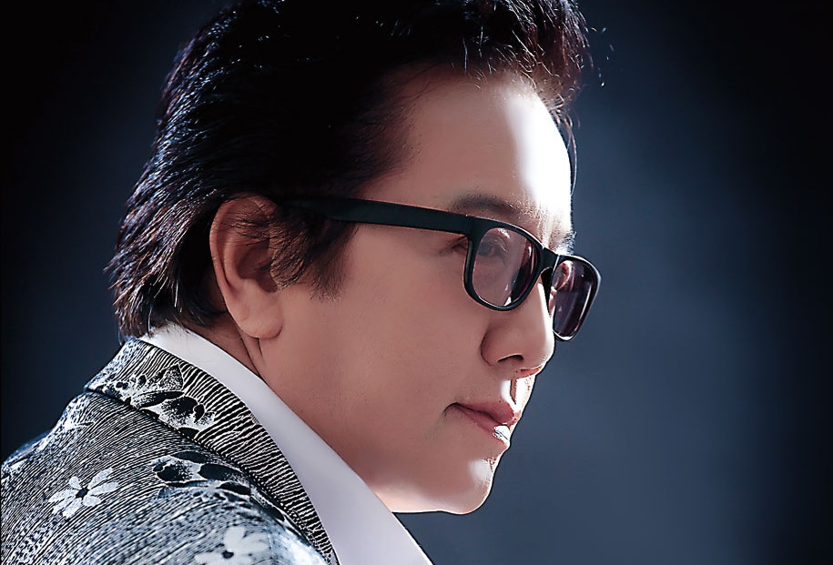 Danh ca Elvis Phương bị cha từ mặt do đam mê nghề hát