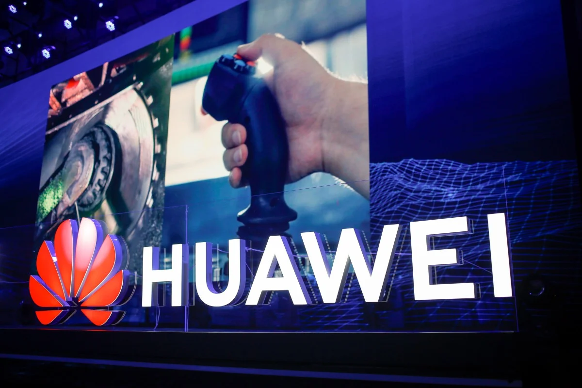 Huawei bất ngờ mở bán smartphone Mate mới