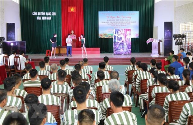 President reduces death penalties to life sentences for 11 prisoners hinh anh 1