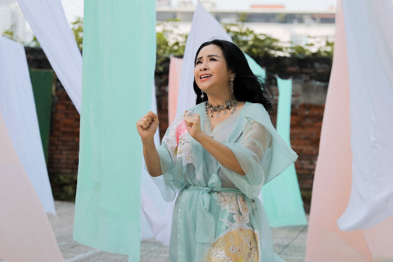 Thanh Lam hát về đấng sinh thành