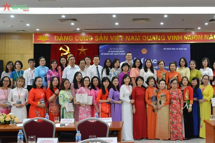 Bế giảng Khóa tập huấn dạy tiếng Việt cho giáo viên người Việt Nam ở nước ngoài năm 2023