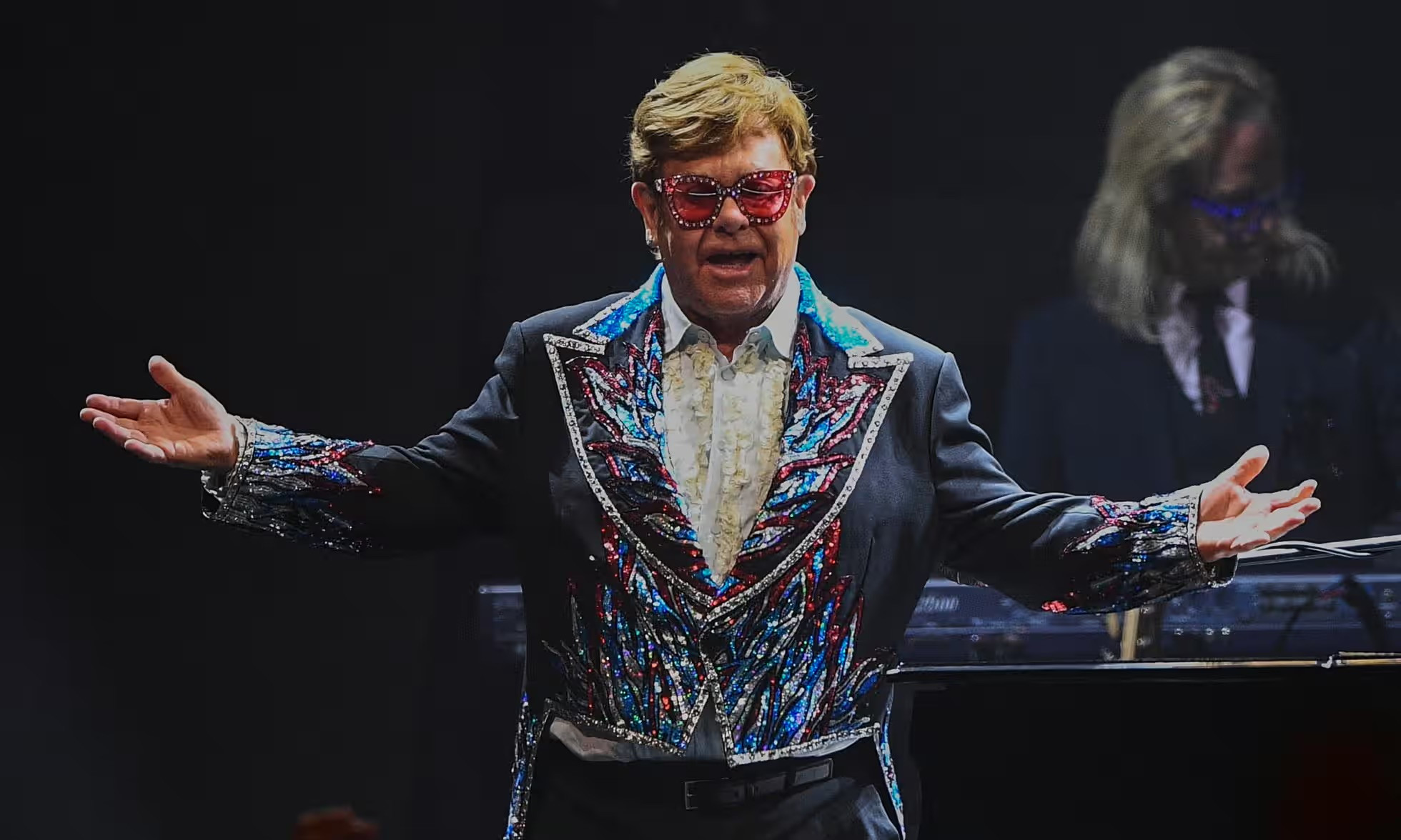 Elton John không cho các con thừa kế gia tài nửa tỷ USD