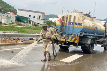 Hối hả chỉnh trang toàn tuyến cao tốc Nghi Sơn - Diễn Châu trước ngày thông xe