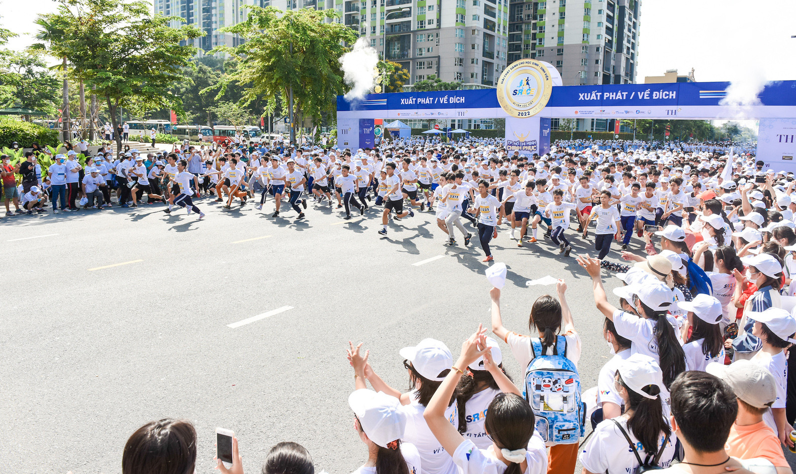 Nguyễn Thị Oanh tiếp lửa giải chạy dành cho học sinh, sinh viên 2023