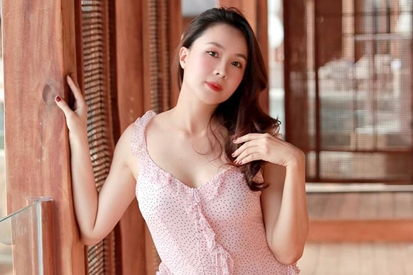 Hồng Diễm hiếm hoi mặc sexy, Chi Bảo hội ngộ vợ cũ