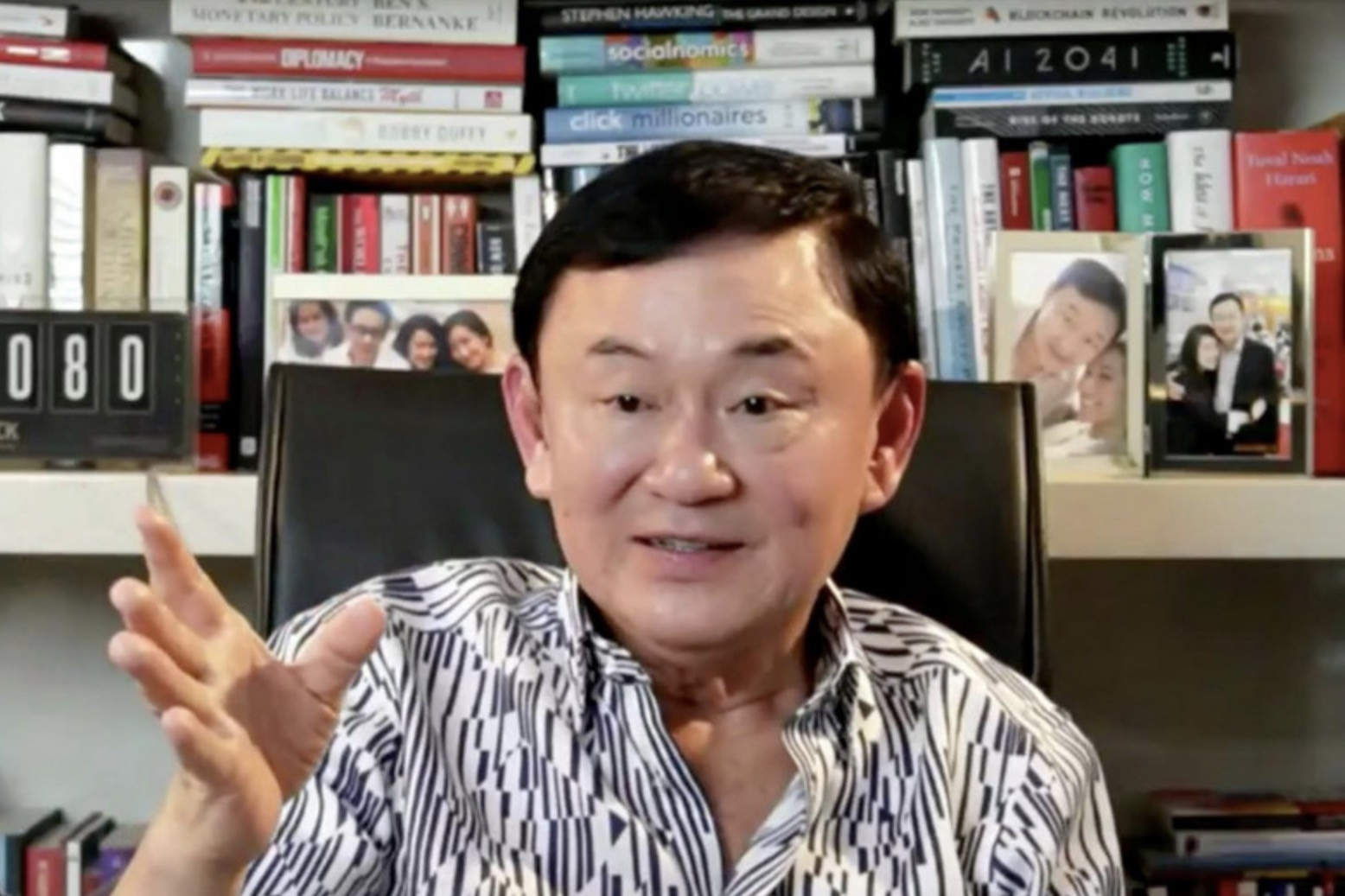 Ông Thaksin hoãn trở lại Thái Lan vào tuần tới