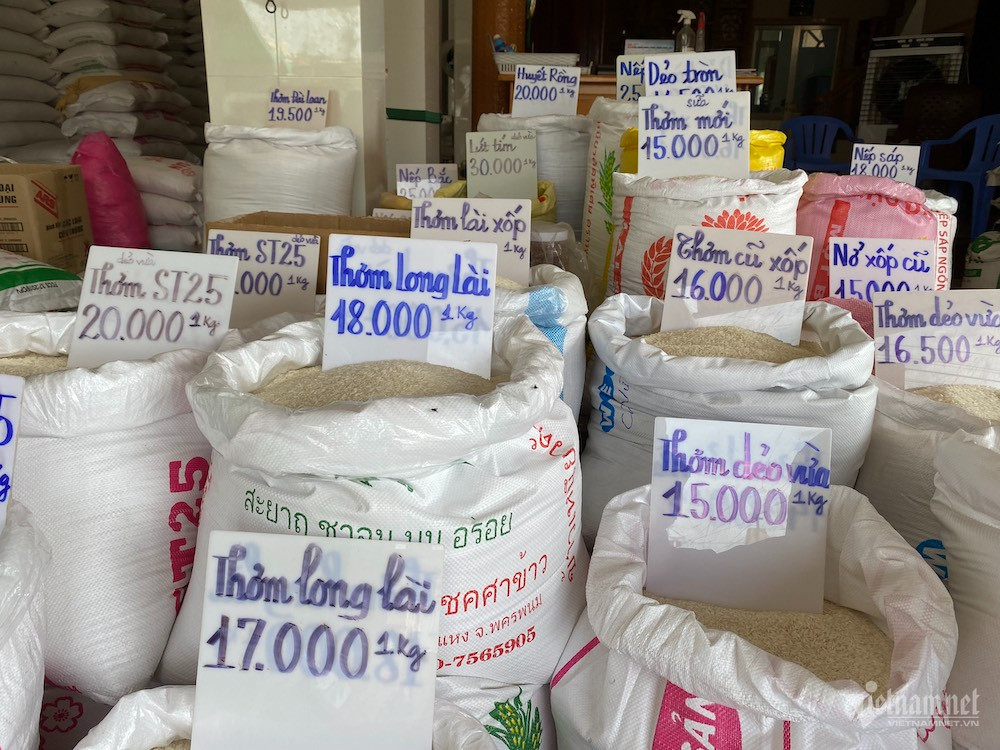 Tin đồn đẩy giá gạo bán lẻ trong nước tăng