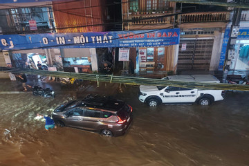 Sa Pa mưa lớn trong đêm, nhiều tuyến đường ngập như sông