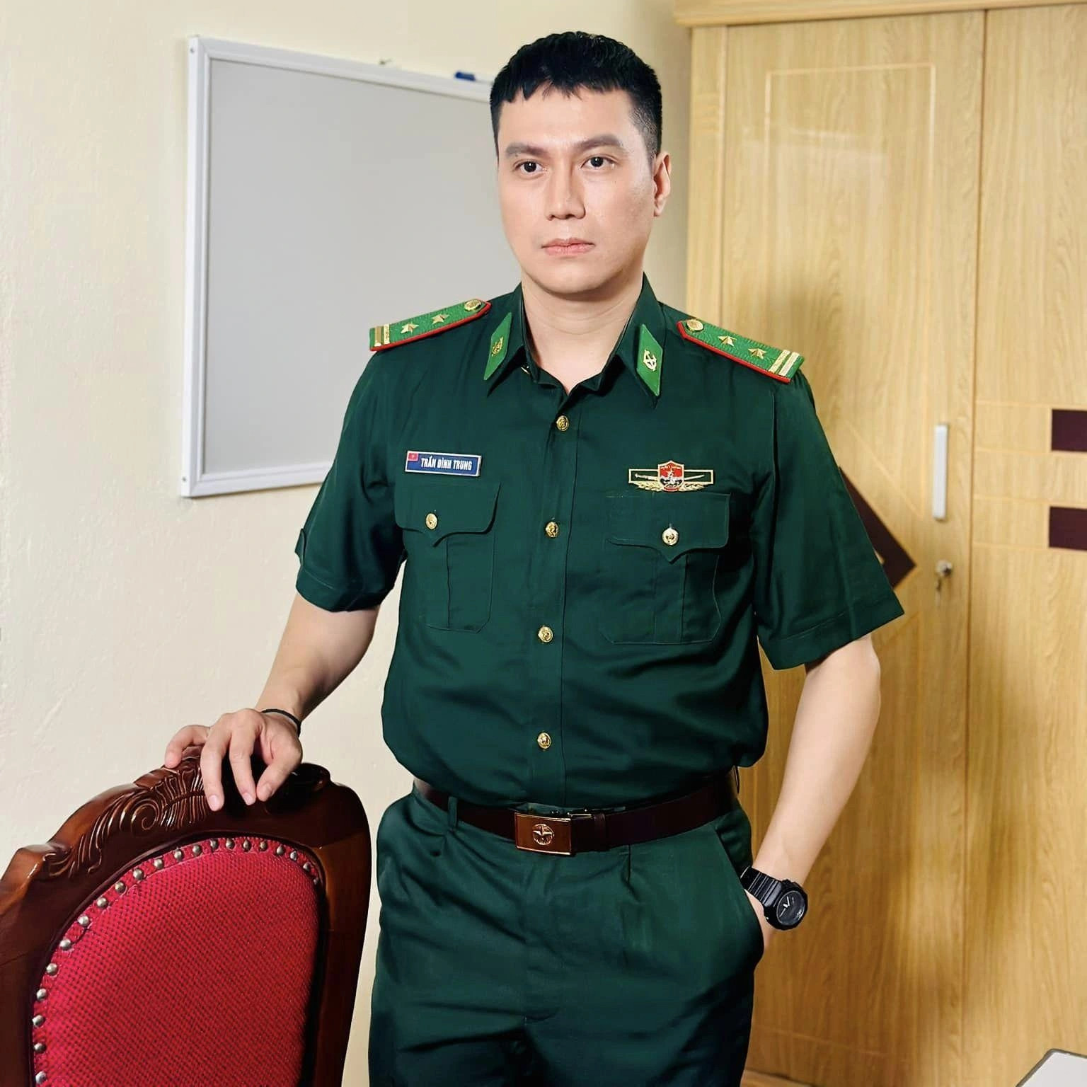 Sau 8 lần vào tù ra tội, Việt Anh hóa Bộ đội Biên phòng trong phim mới - 1