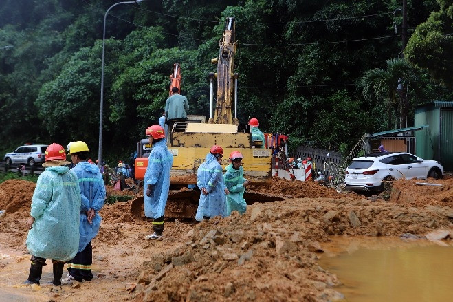 Truy tặng Huy hiệu ‘Tuổi trẻ dũng cảm’ cho 2 người tử nạn vụ sạt lở đèo Bảo Lộc