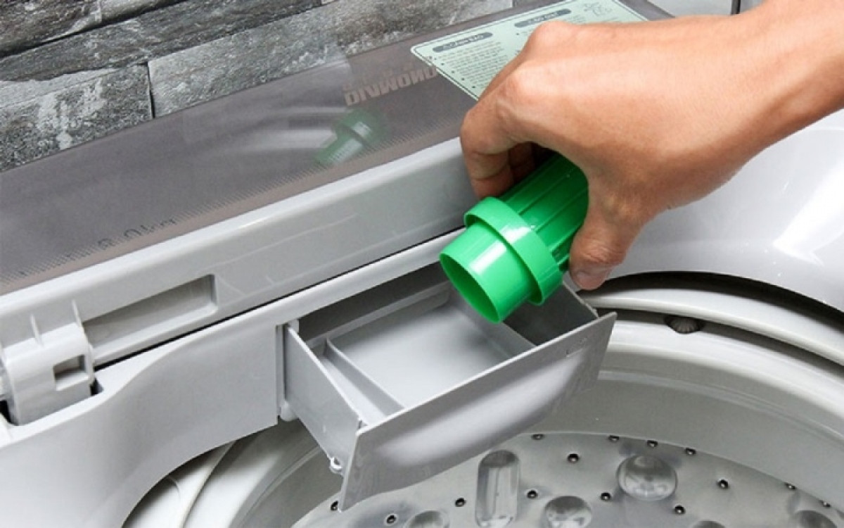 vi sao giat quan ao tai nha khong thom lau nhu ngoai tiem hinh anh 1