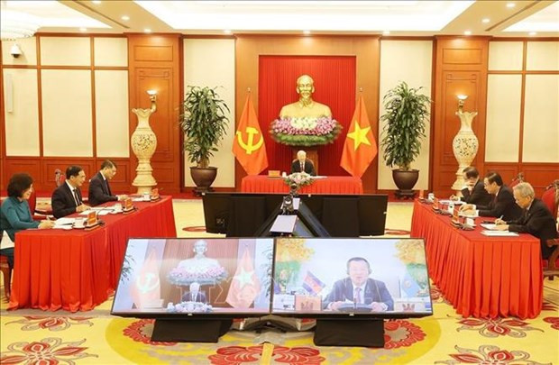 Party chief Nguyen Phu Trong holds phone talks with Cambodia's CPP President, PM Hun Sen hinh anh 1