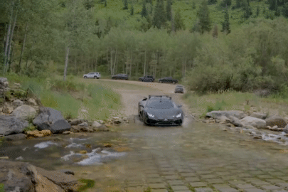 Xem 'siêu bò' Lamborghini Huracan Sterrato chạy offroad như xe địa hình