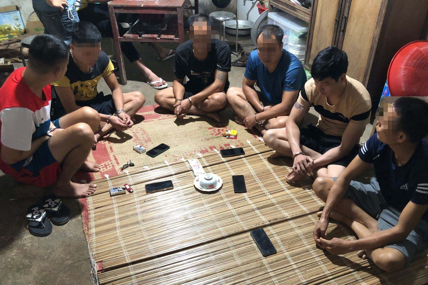 Công an Bắc Giang tạm giữ 6 đối tượng đánh xóc đĩa