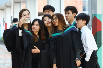Mức lương sinh viên mới tốt nghiệp đại học ở Hong Kong gần 1 tỷ/năm