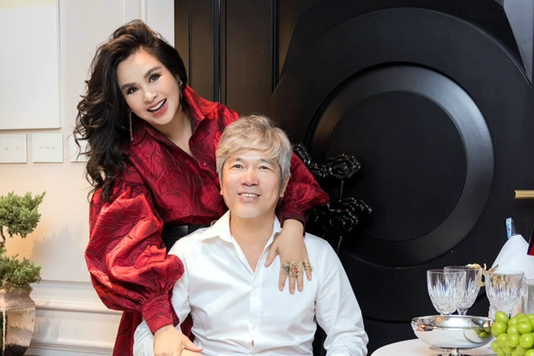 Thanh Lam tình tứ với chồng bác sĩ, MC Cát Tường U50 vẫn chưng diện áo tắm