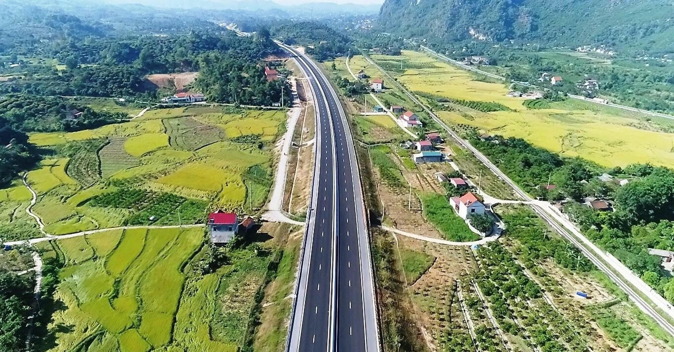 Thủ tướng: Tuyệt đối không chia nhỏ các gói thầu, mua thầu, bán thầu