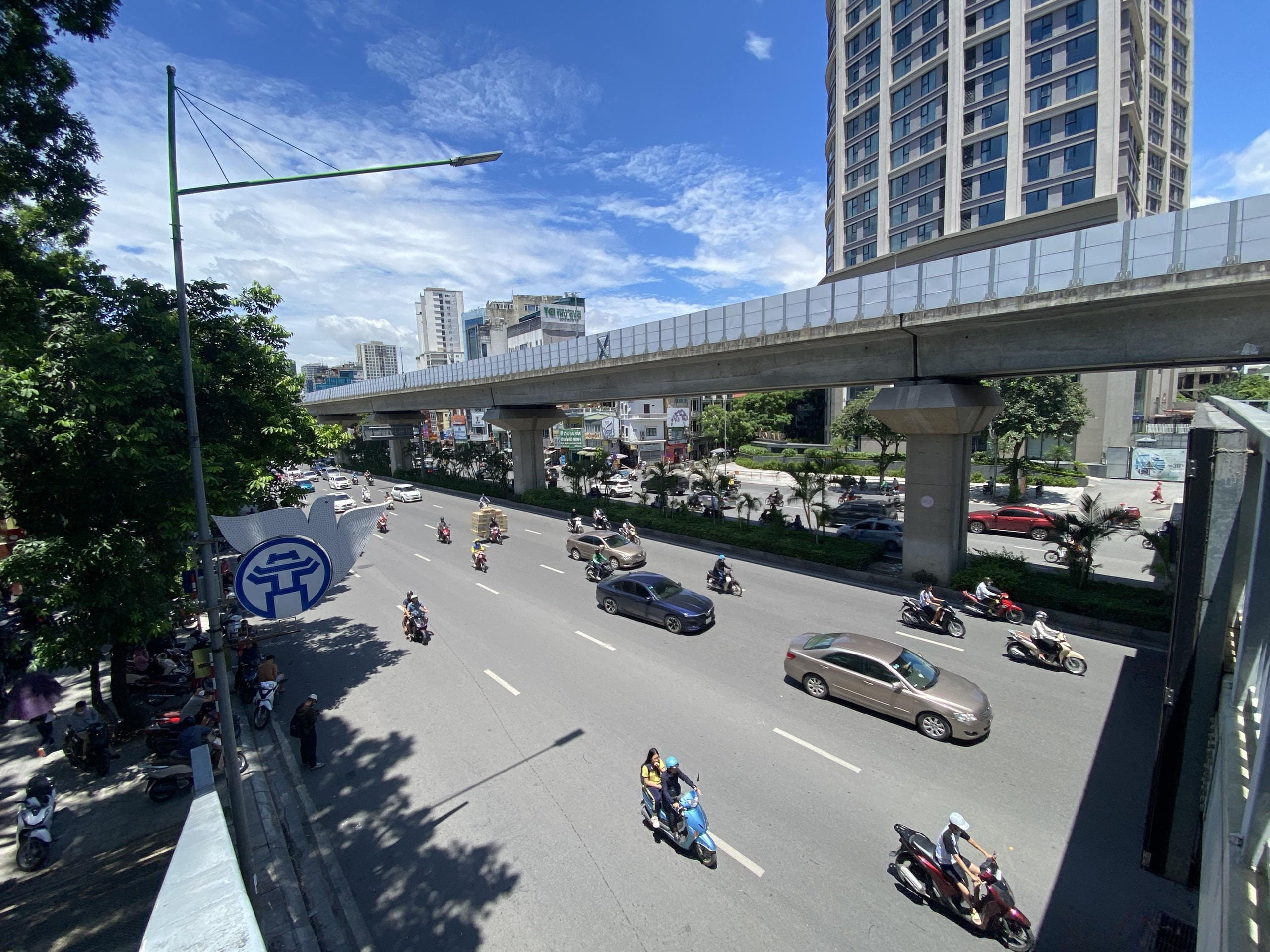 Hà Nội tháo dỡ nhiều đoạn dải phân cách trên đường Nguyễn Trãi