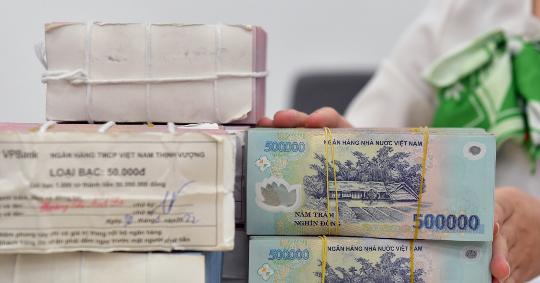 Bond issuers buy back VND135 trillion of bonds before maturity