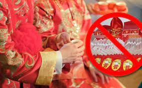 Cháu gái hỏi 'Tại sao không nên kết hôn vì tiền?', câu trả lời của bà ngoại khiến ai cũng thán phục, không hổ 'gừng càng già càng cay' - Ảnh 1.