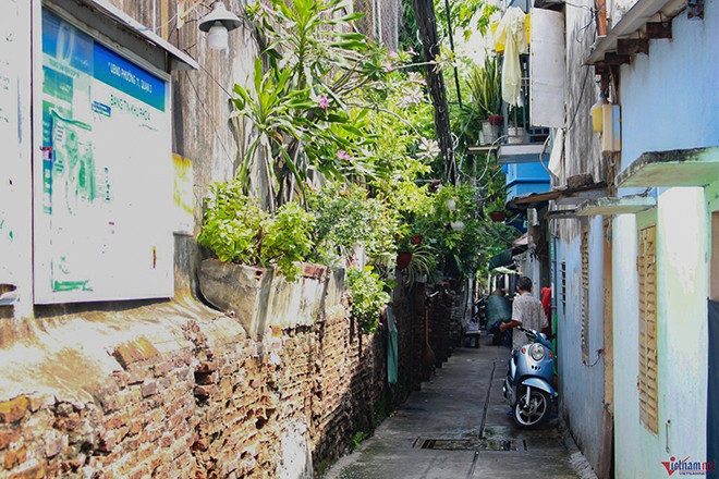 5 đứa trẻ nhặt phế liệu và chuyện đau lòng nơi hẻm đường tàu Sài Gòn xưa