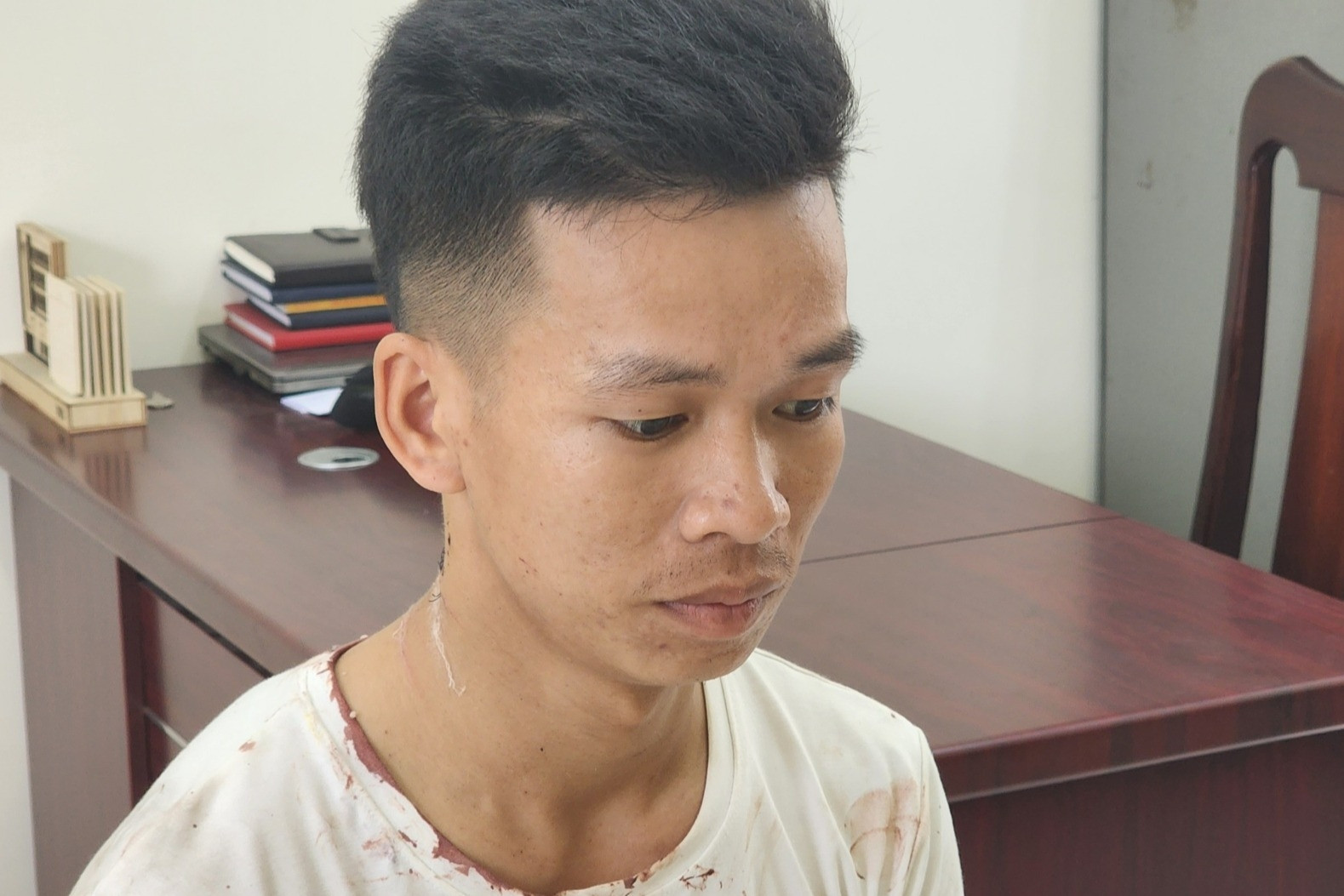 Gửi hình khoe người yêu mới, cô gái bị bạn trai cũ chém trọng thương