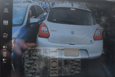 Hai tài xế ô tô đấm nhau túi bụi trên đường Hà Nội khiến giao thông ùn tắc