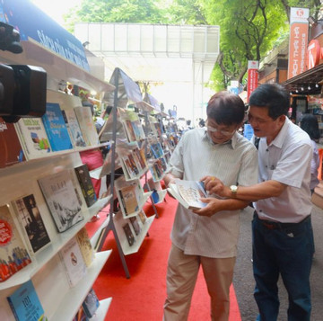 HCM City book street achieves record-breaking revenue
