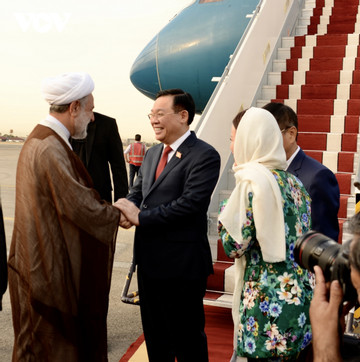 Vietnamese top legislator arrives in Tehran for official Iran visit