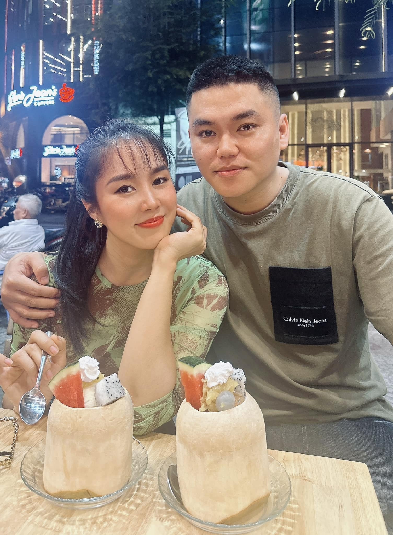 Lê Phương sau đổ vỡ: Được chồng kém 7 tuổi cưng chiều, yêu thương con riêng - 3