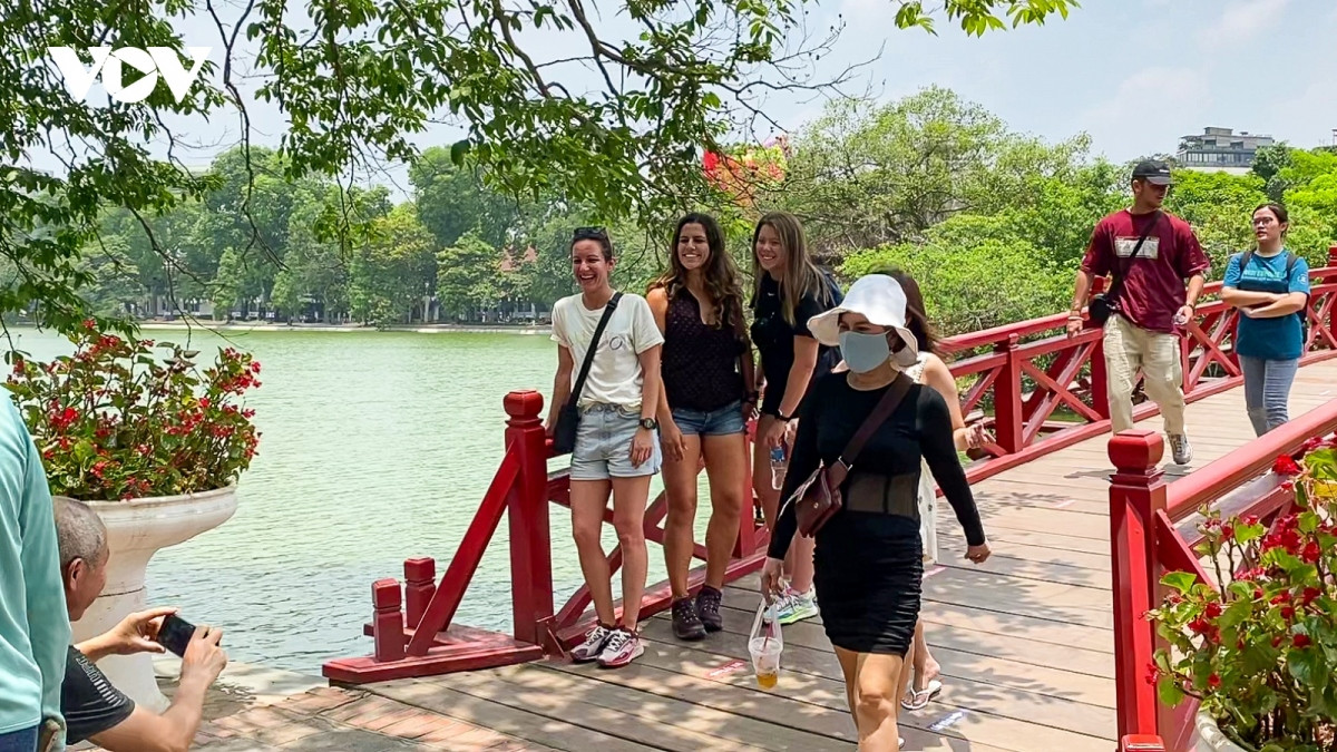 lonely planet suggests transport modes to match any travelers budget across vietnam picture 1