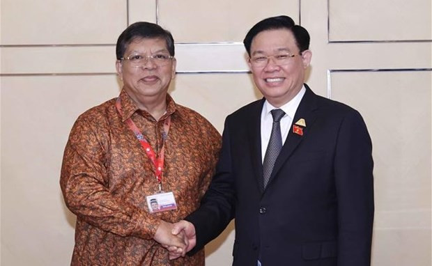NA Chairman meets Malaysian, Cambodian legislative leaders in Jakarta hinh anh 1