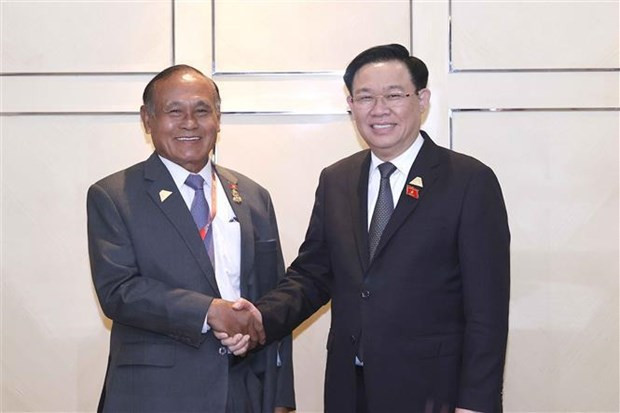NA Chairman meets Malaysian, Cambodian legislative leaders in Jakarta hinh anh 2
