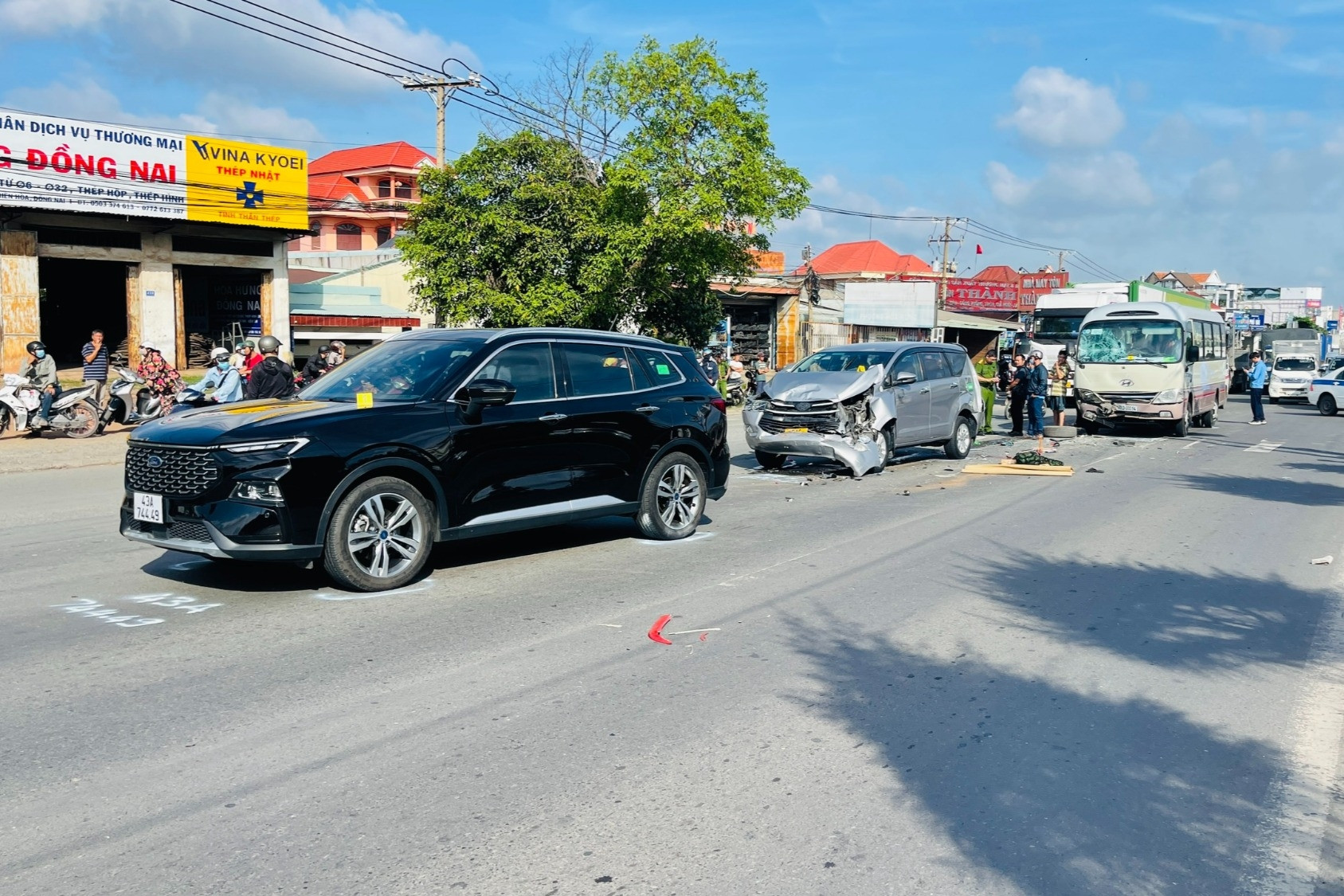 Tai nạn liên hoàn 3 ô tô trên QL51, người phụ nữ sang đường bị tông tử vong