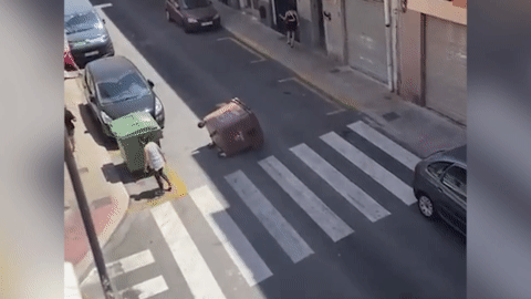 Tài xế điều khiển xe 