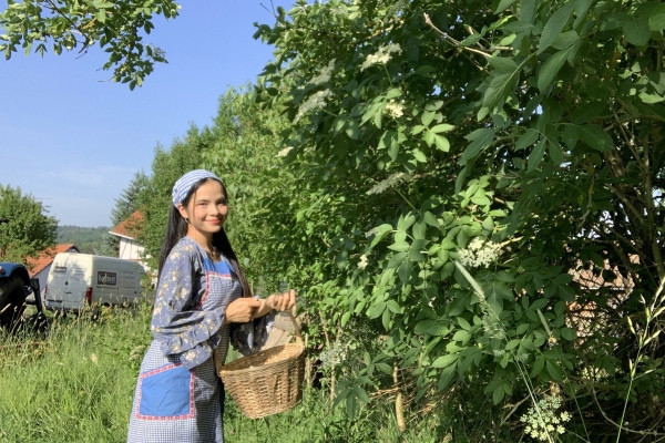 Vợ Việt chồng Đức bỏ phố về quê, sống ở nông trại gần 9.000 m2