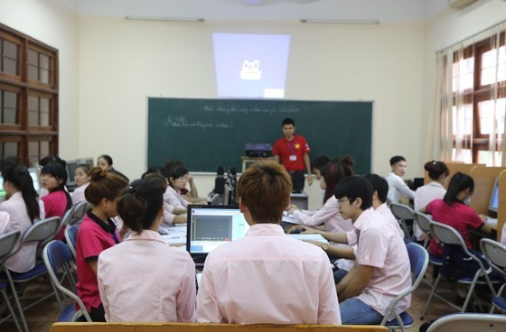 HCMC pilots scheme of granting loans to more students ảnh 1