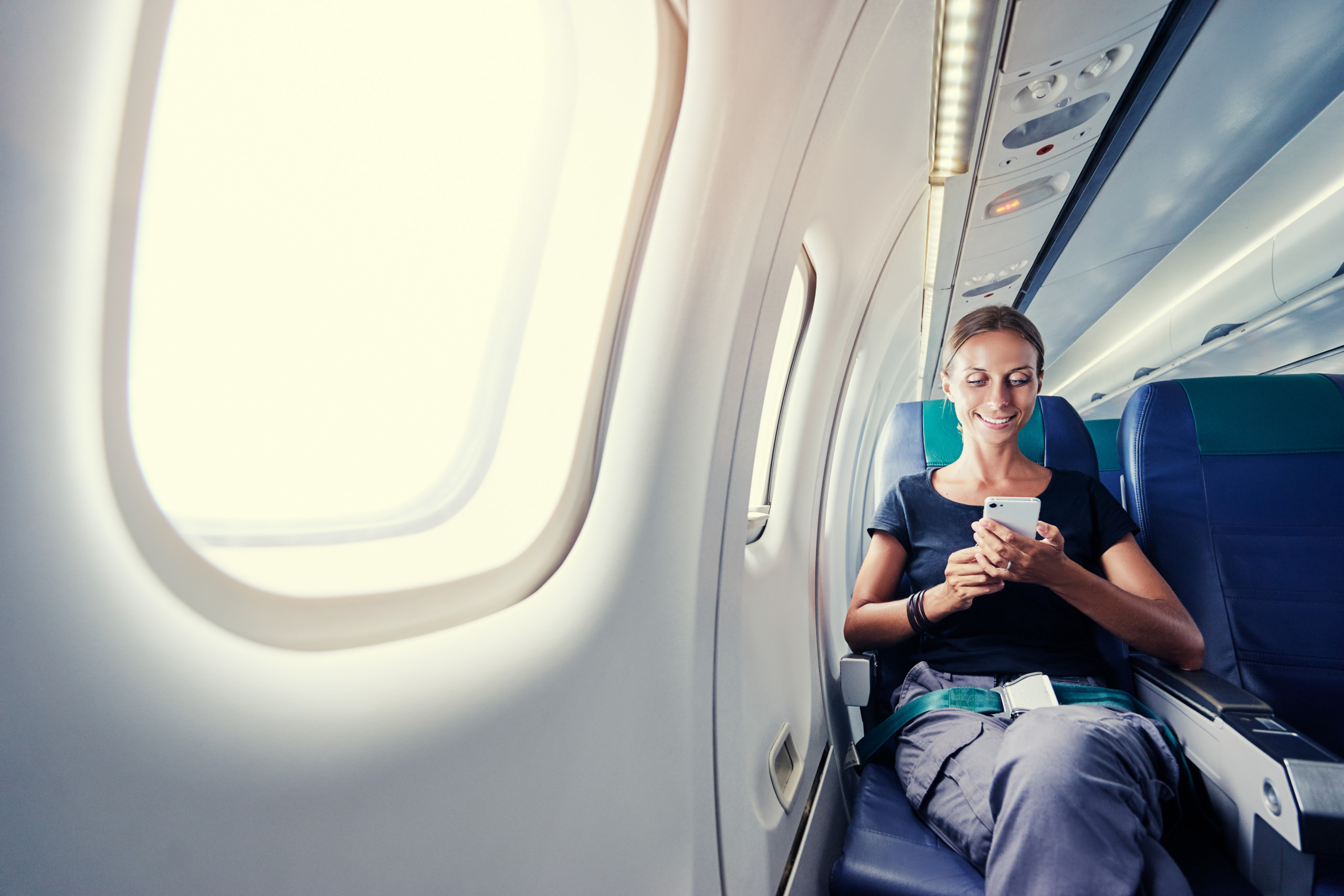 Chuyện gì sẽ xảy ra khi không tắt điện thoại di động trên máy bay?