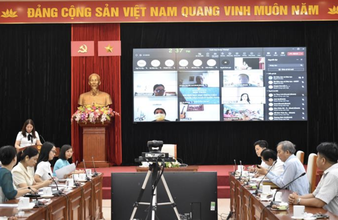 Đổi mới phương pháp dạy học tiếng Việt cho người Việt Nam ở nước ngoài theo hình thức trực tiếp kết hợp trực tuyến
