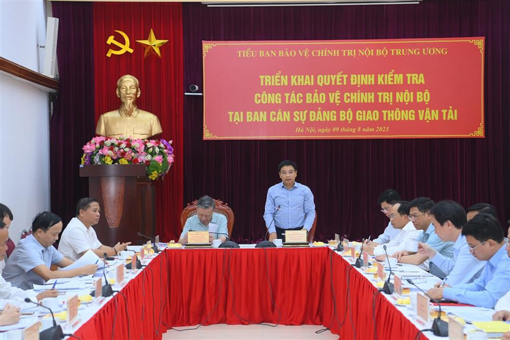 Đồng chí Nguyễn Văn Thắng, Ủy viên Trung ương Đảng, Bí thư Ban Cán sự đảng, Bộ trưởng Bộ Giao thông - Vận tải phát biểu tại buổi làm việc.